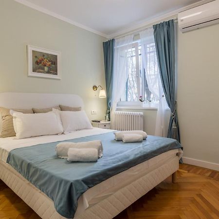 Central Stylish & Cozy One Bedroom Apartment - Adela Accommodation - Ideal For Long Stays Bukarest Exteriör bild