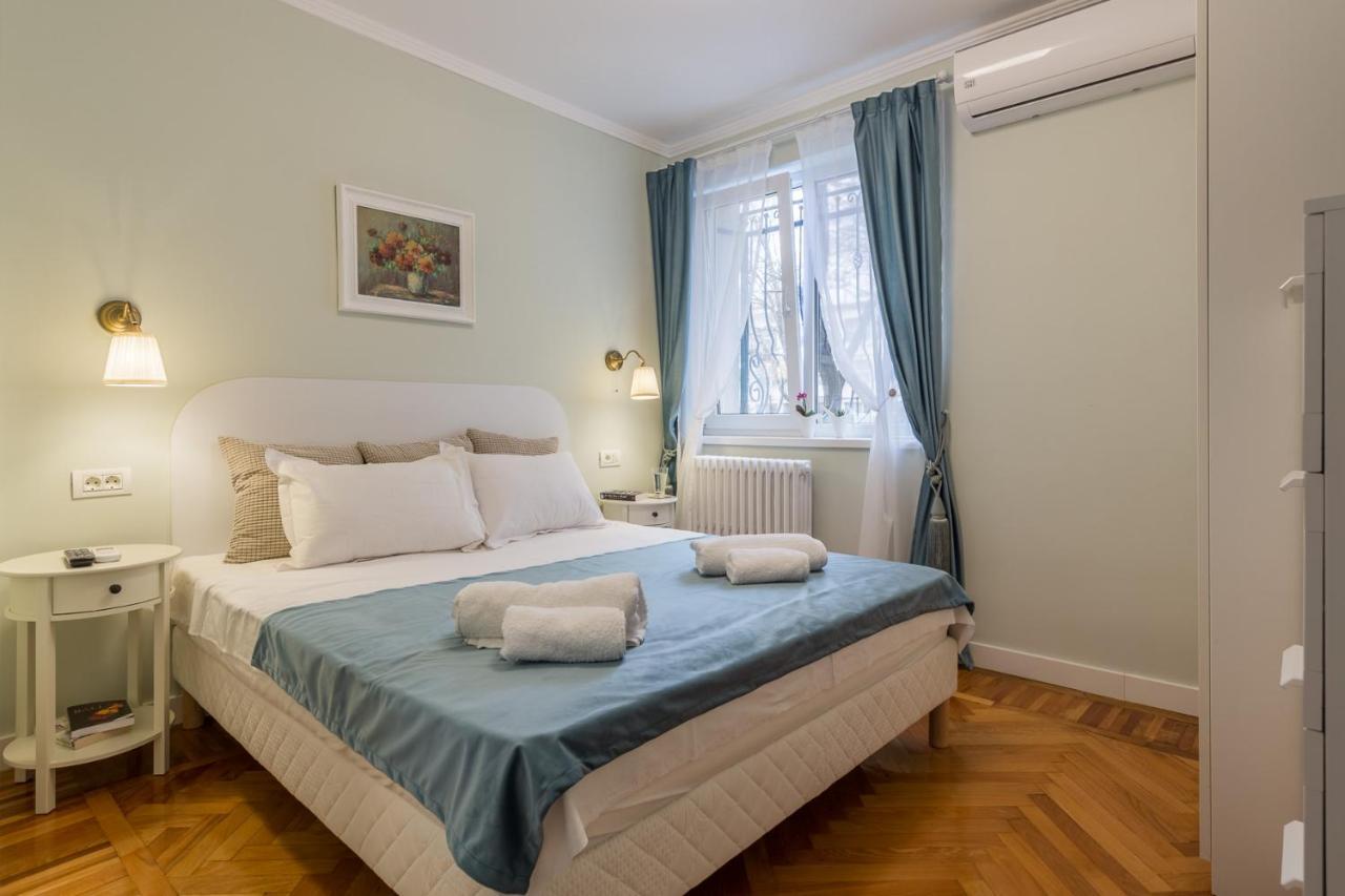 Central Stylish & Cozy One Bedroom Apartment - Adela Accommodation - Ideal For Long Stays Bukarest Exteriör bild