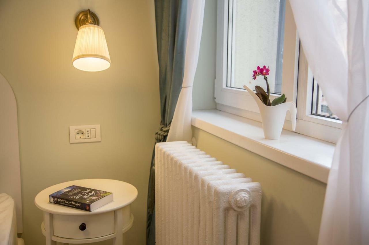 Central Stylish & Cozy One Bedroom Apartment - Adela Accommodation - Ideal For Long Stays Bukarest Exteriör bild