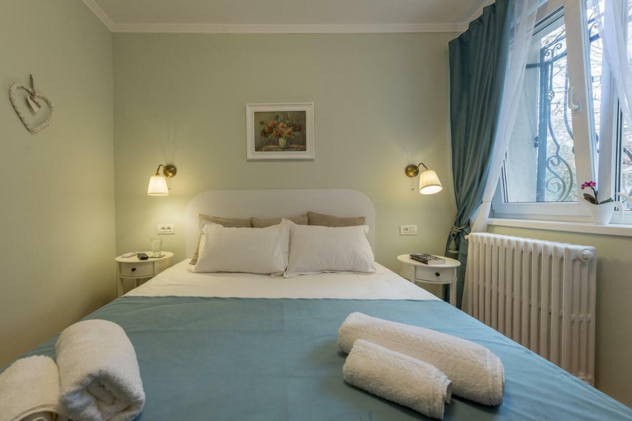 Central Stylish & Cozy One Bedroom Apartment - Adela Accommodation - Ideal For Long Stays Bukarest Exteriör bild