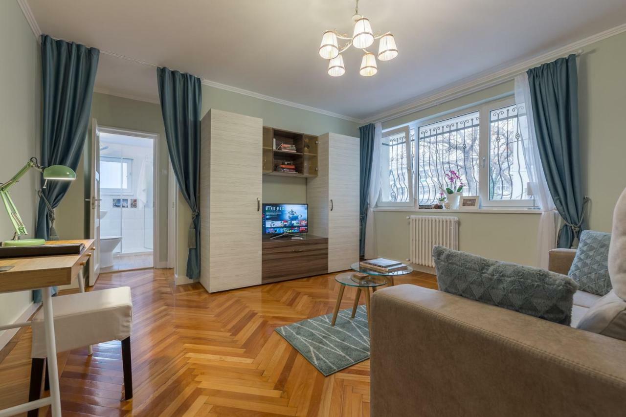 Central Stylish & Cozy One Bedroom Apartment - Adela Accommodation - Ideal For Long Stays Bukarest Exteriör bild