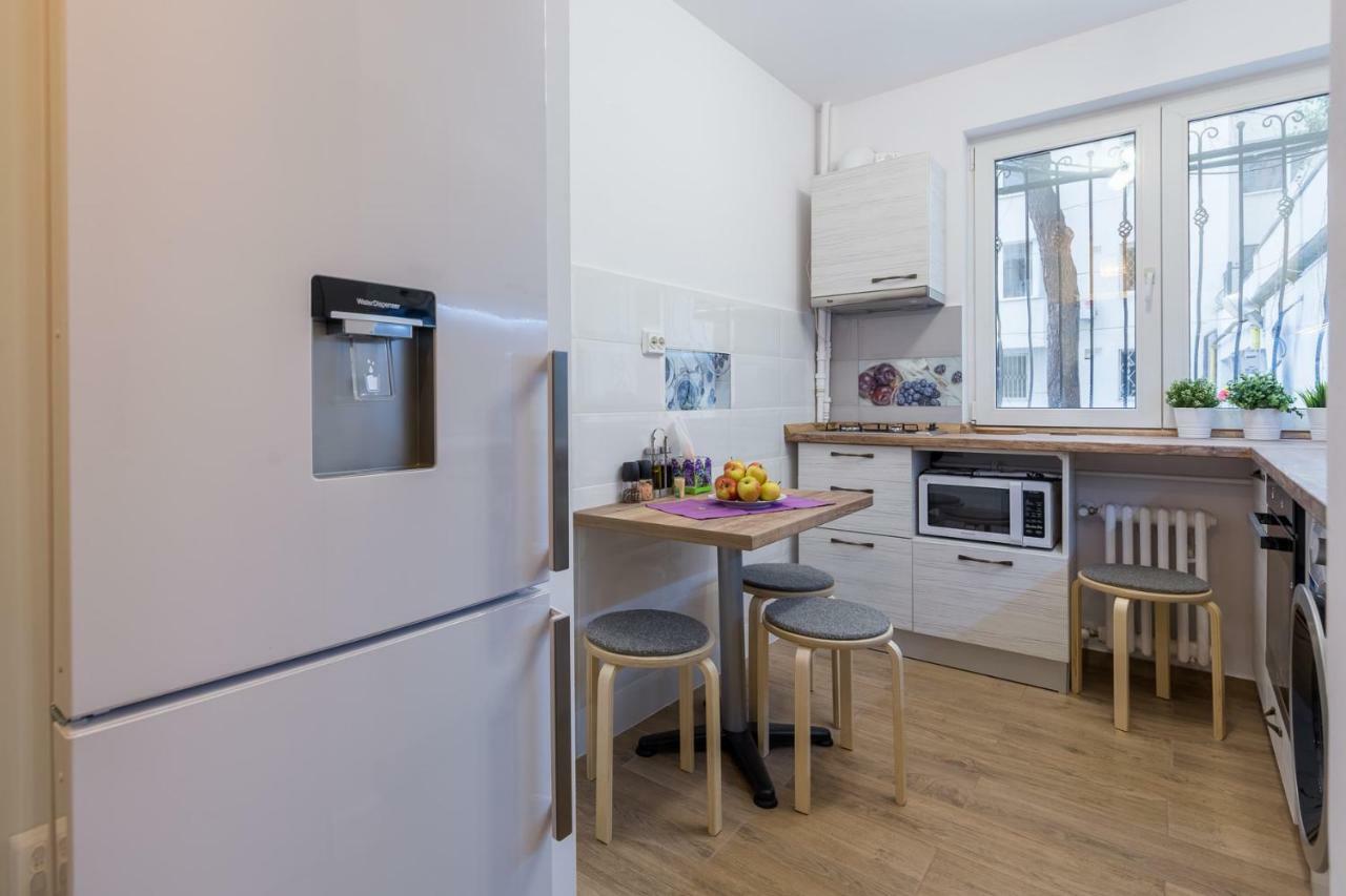 Central Stylish & Cozy One Bedroom Apartment - Adela Accommodation - Ideal For Long Stays Bukarest Exteriör bild