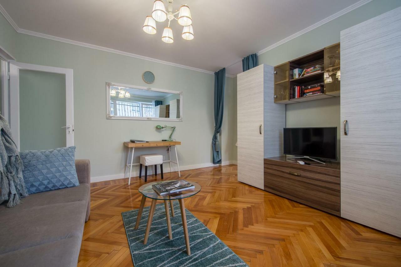 Central Stylish & Cozy One Bedroom Apartment - Adela Accommodation - Ideal For Long Stays Bukarest Exteriör bild
