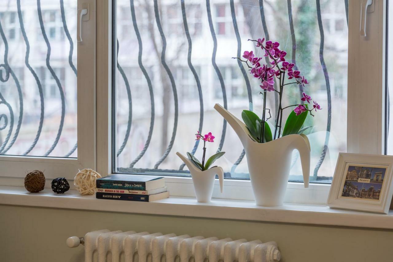 Central Stylish & Cozy One Bedroom Apartment - Adela Accommodation - Ideal For Long Stays Bukarest Exteriör bild