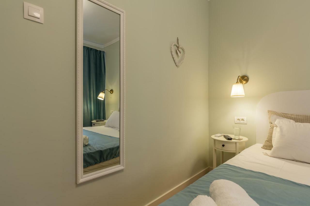 Central Stylish & Cozy One Bedroom Apartment - Adela Accommodation - Ideal For Long Stays Bukarest Exteriör bild