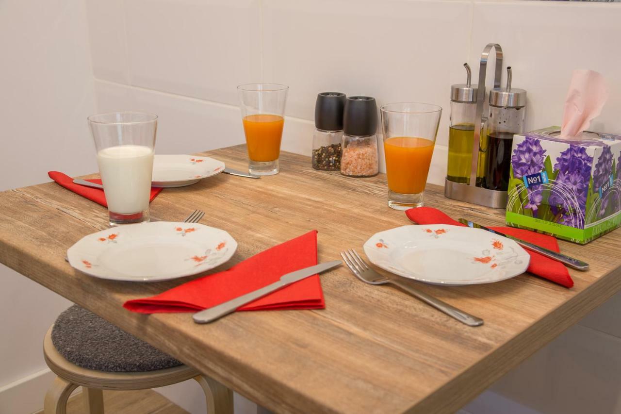 Central Stylish & Cozy One Bedroom Apartment - Adela Accommodation - Ideal For Long Stays Bukarest Exteriör bild